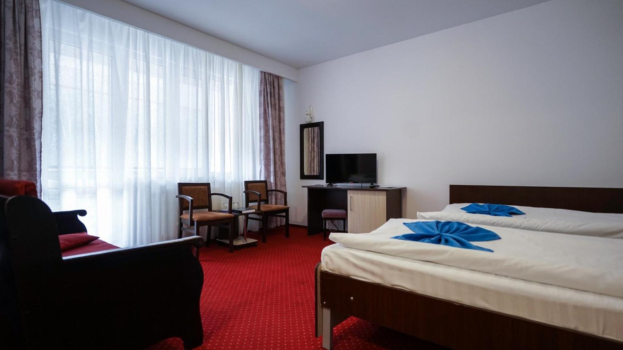 Hotel Vila Trandafirul Si Liliacul Caciulata Zewnętrze zdjęcie