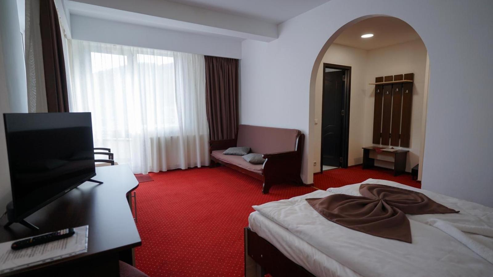 Hotel Vila Trandafirul Si Liliacul Caciulata Zewnętrze zdjęcie