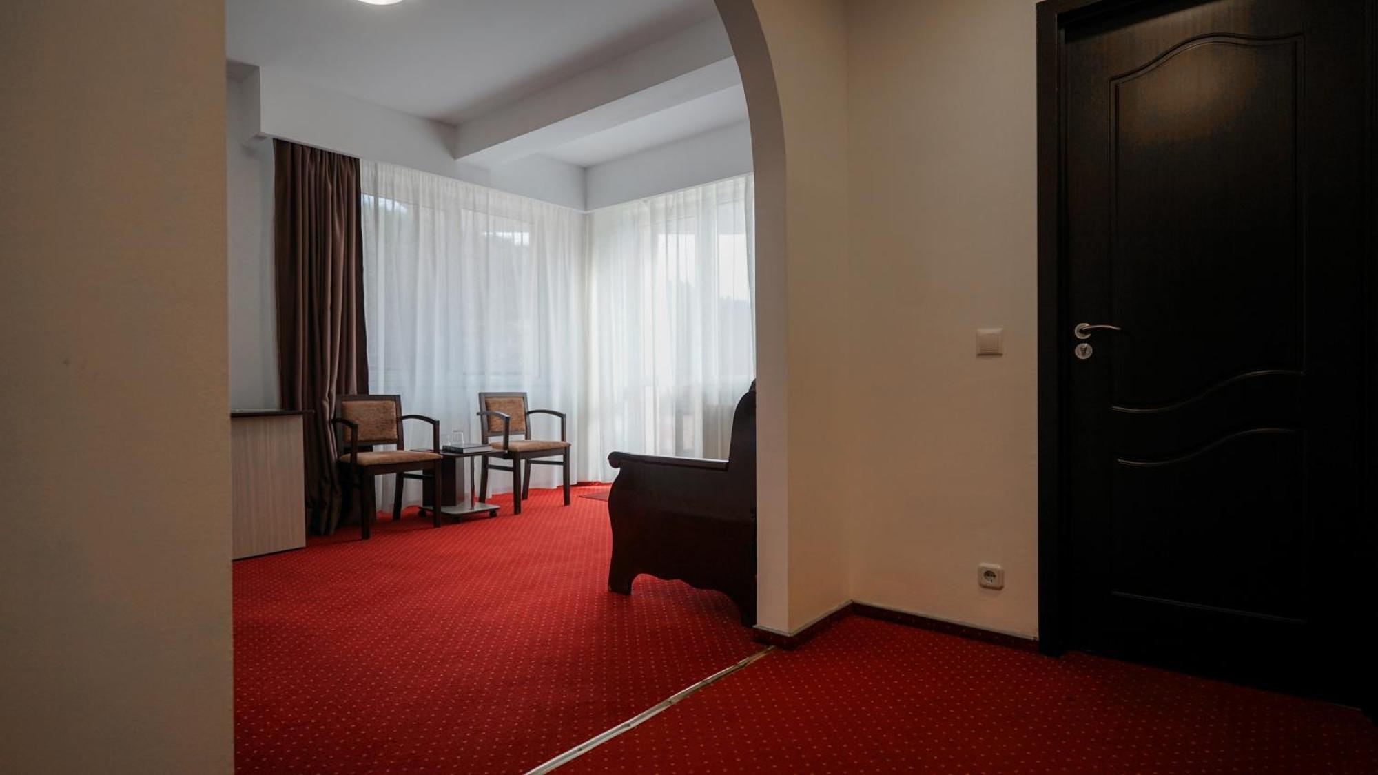 Hotel Vila Trandafirul Si Liliacul Caciulata Zewnętrze zdjęcie
