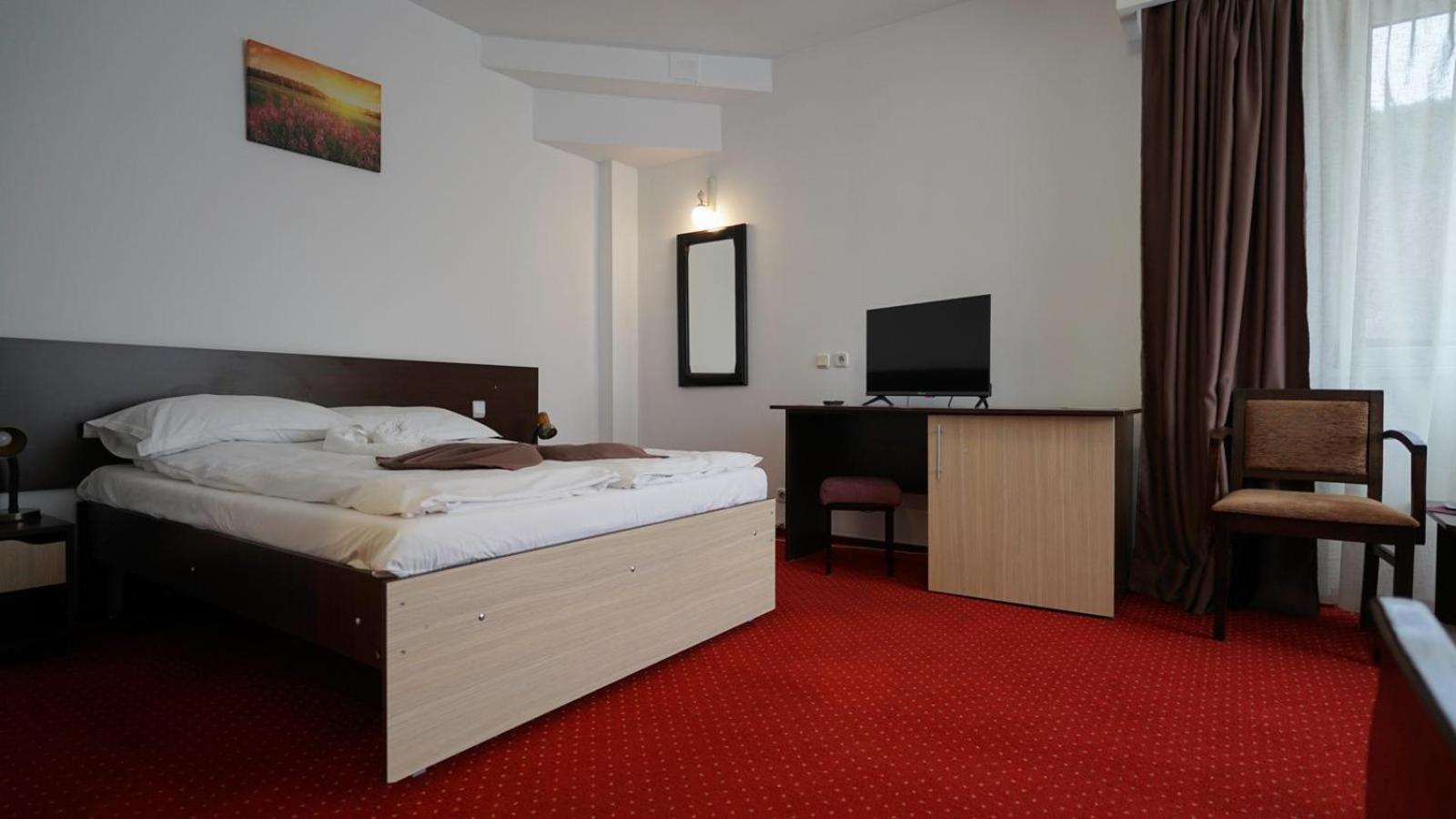 Hotel Vila Trandafirul Si Liliacul Caciulata Zewnętrze zdjęcie