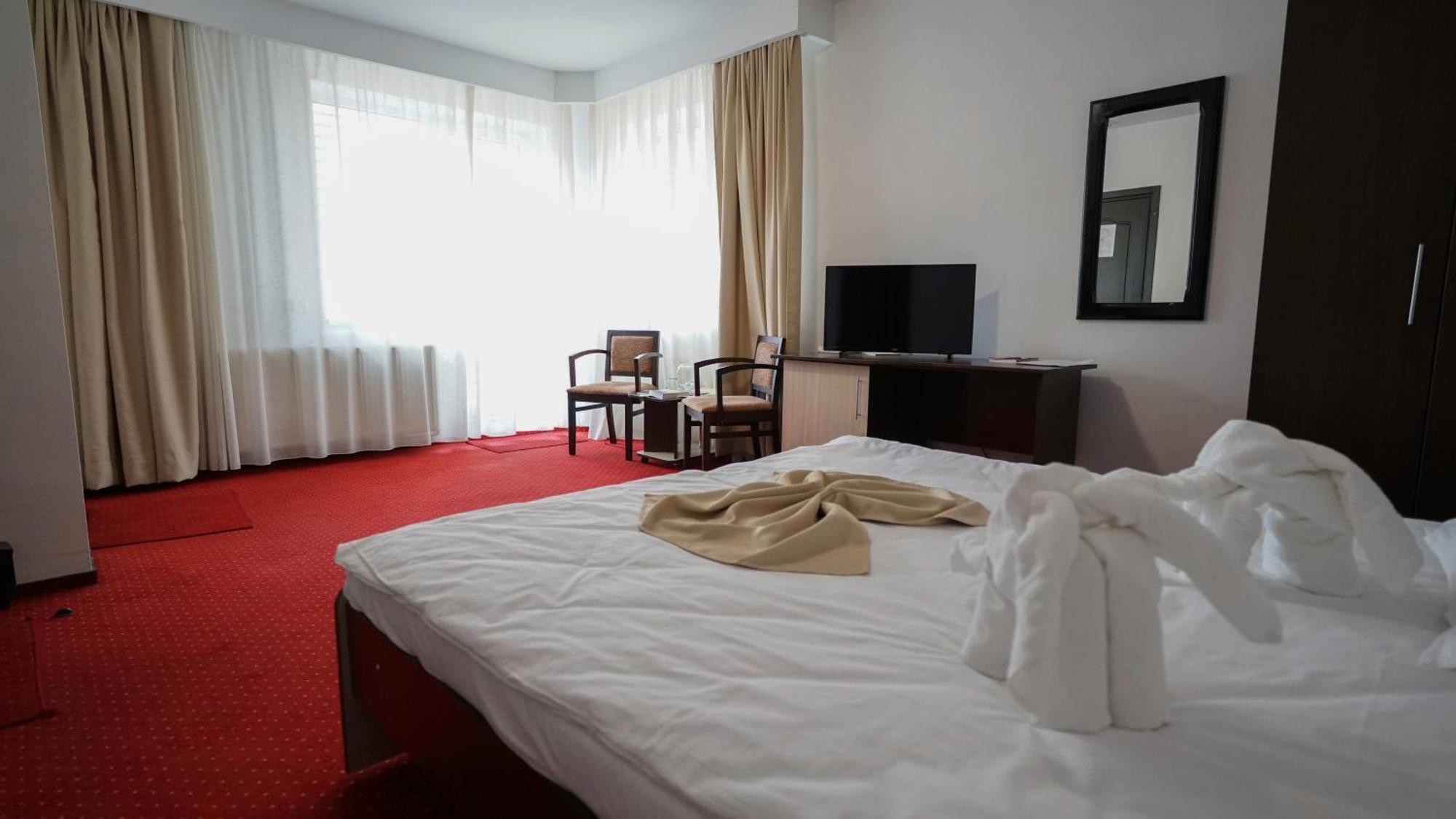 Hotel Vila Trandafirul Si Liliacul Caciulata Zewnętrze zdjęcie