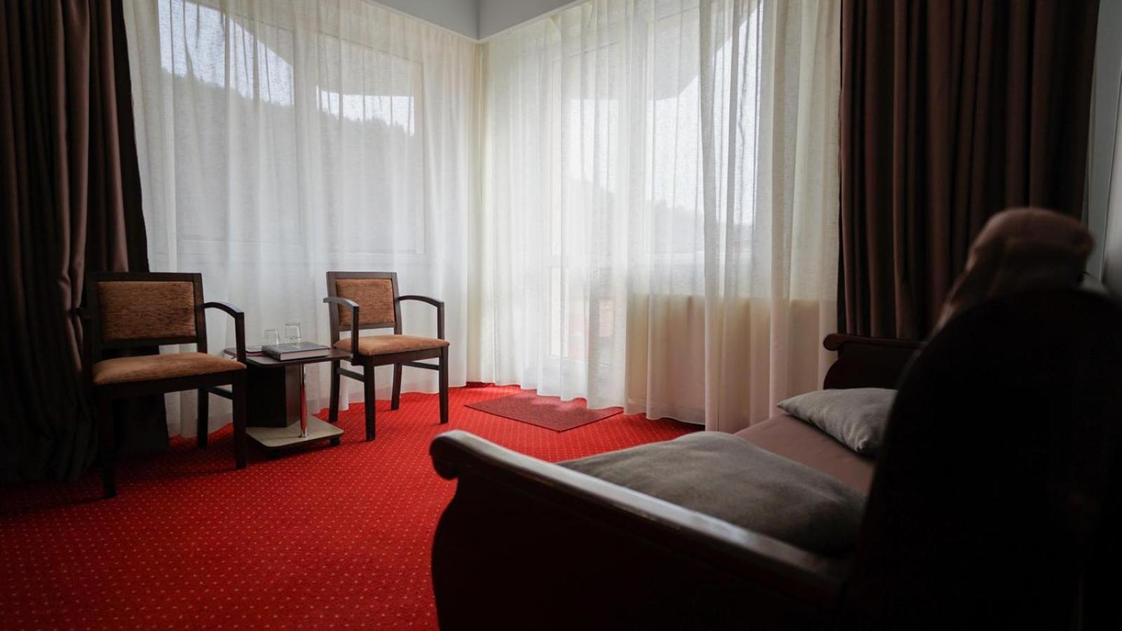 Hotel Vila Trandafirul Si Liliacul Caciulata Zewnętrze zdjęcie