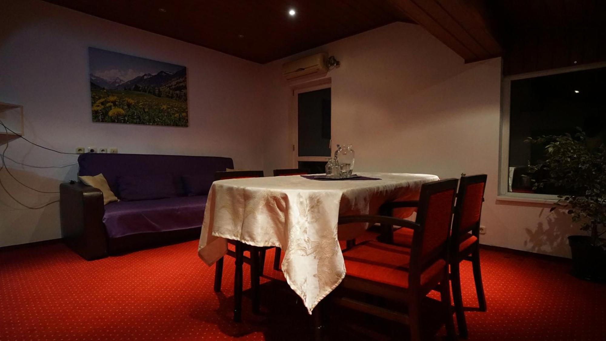 Hotel Vila Trandafirul Si Liliacul Caciulata Zewnętrze zdjęcie