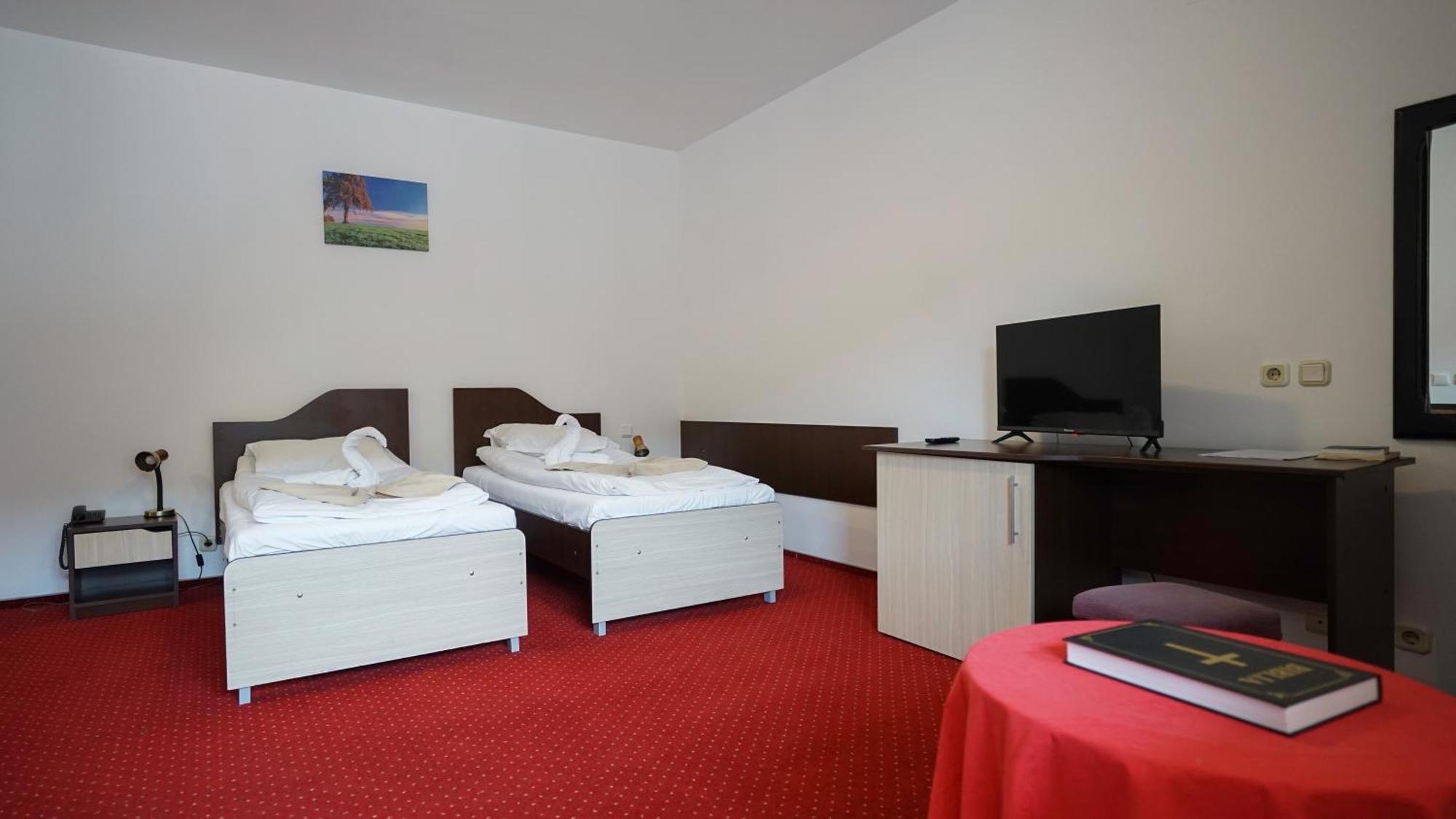 Hotel Vila Trandafirul Si Liliacul Caciulata Zewnętrze zdjęcie
