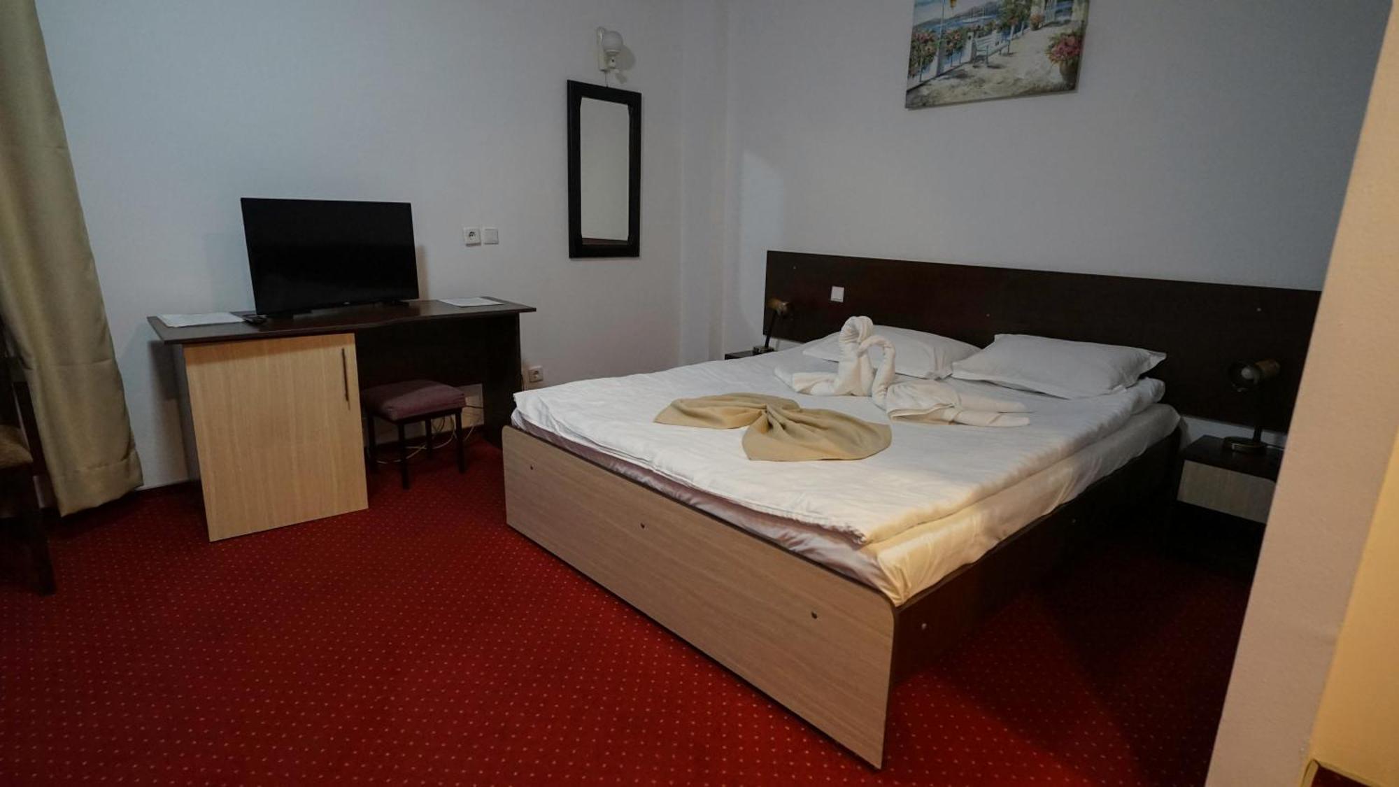 Hotel Vila Trandafirul Si Liliacul Caciulata Zewnętrze zdjęcie