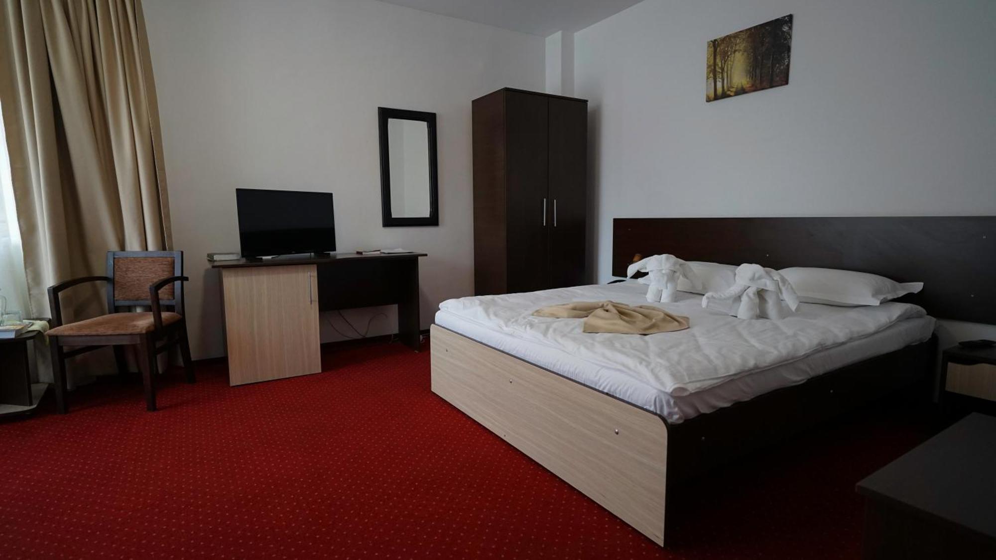 Hotel Vila Trandafirul Si Liliacul Caciulata Zewnętrze zdjęcie