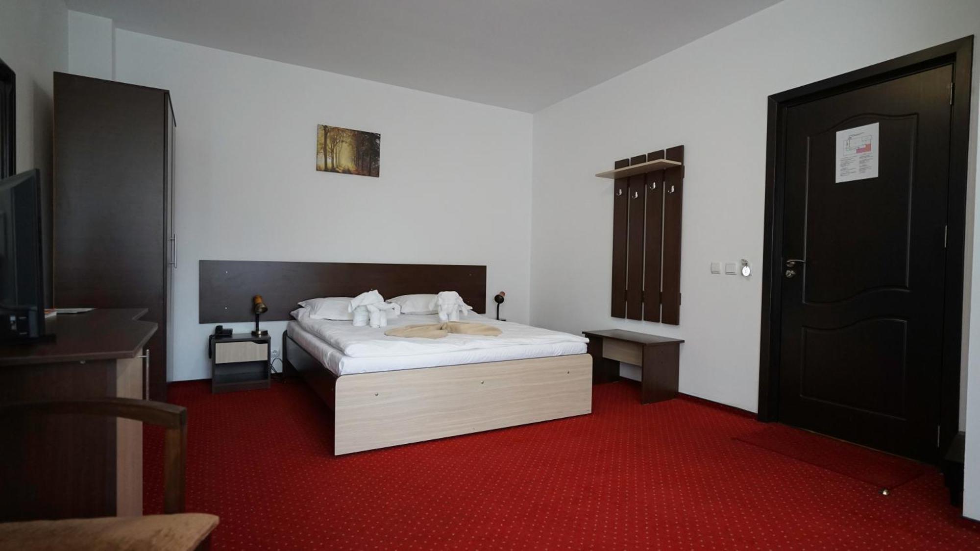 Hotel Vila Trandafirul Si Liliacul Caciulata Zewnętrze zdjęcie