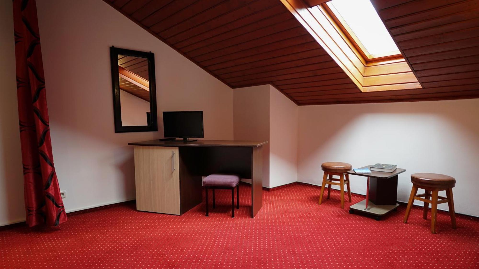 Hotel Vila Trandafirul Si Liliacul Caciulata Zewnętrze zdjęcie