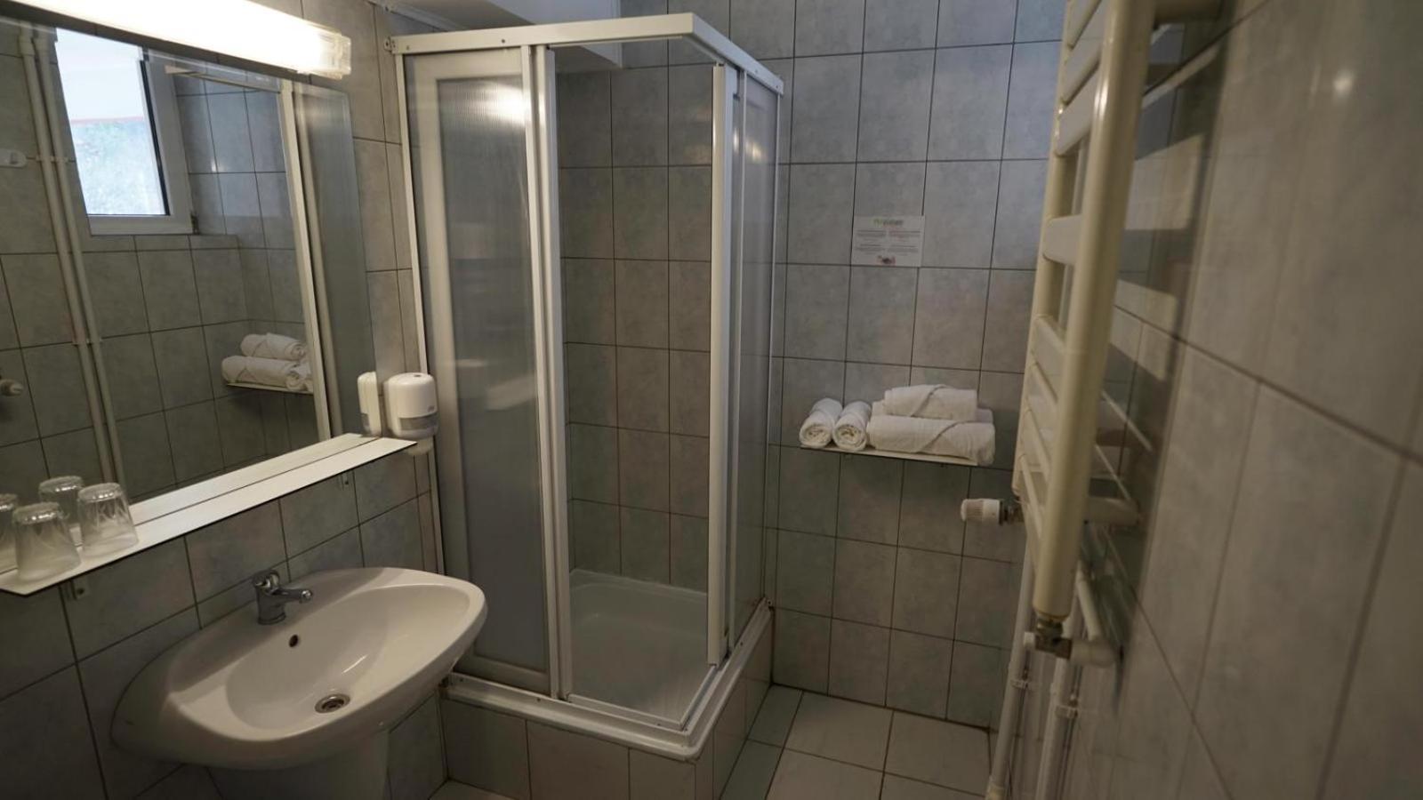 Hotel Vila Trandafirul Si Liliacul Caciulata Zewnętrze zdjęcie