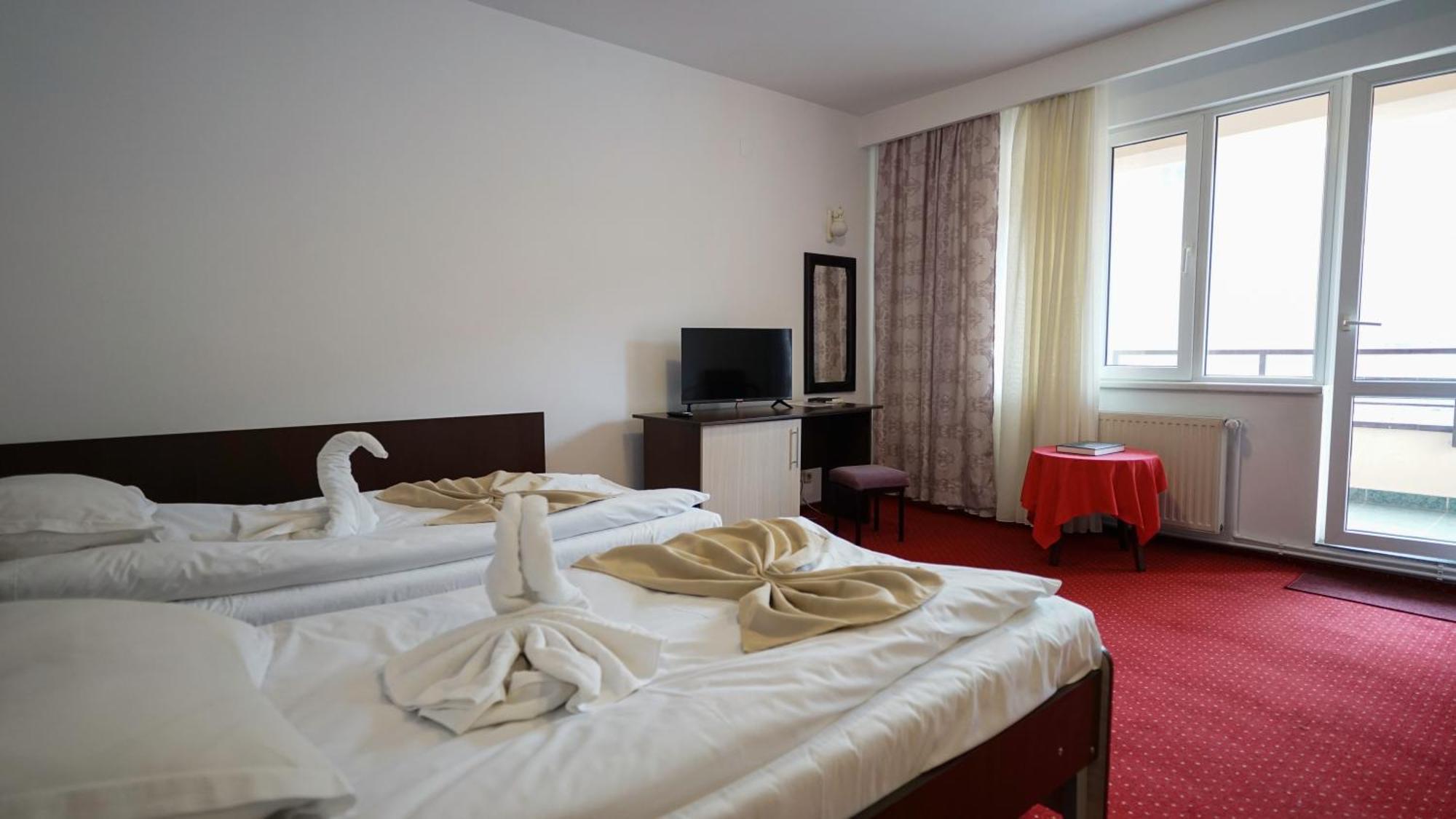 Hotel Vila Trandafirul Si Liliacul Caciulata Zewnętrze zdjęcie