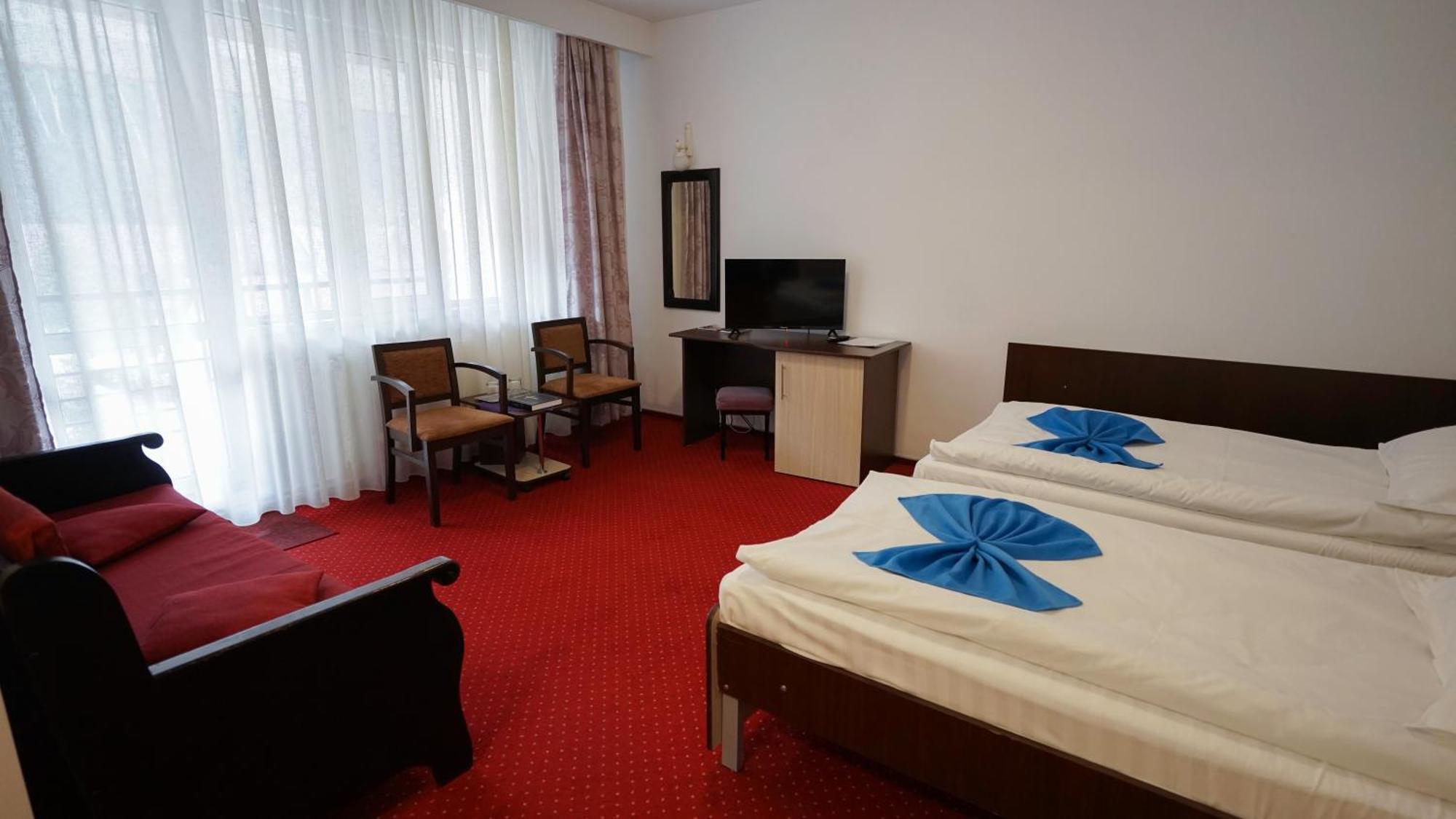 Hotel Vila Trandafirul Si Liliacul Caciulata Zewnętrze zdjęcie
