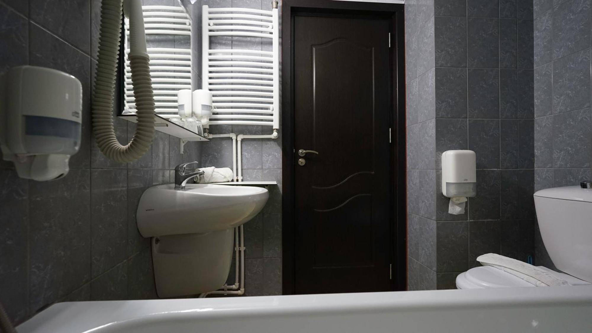 Hotel Vila Trandafirul Si Liliacul Caciulata Zewnętrze zdjęcie
