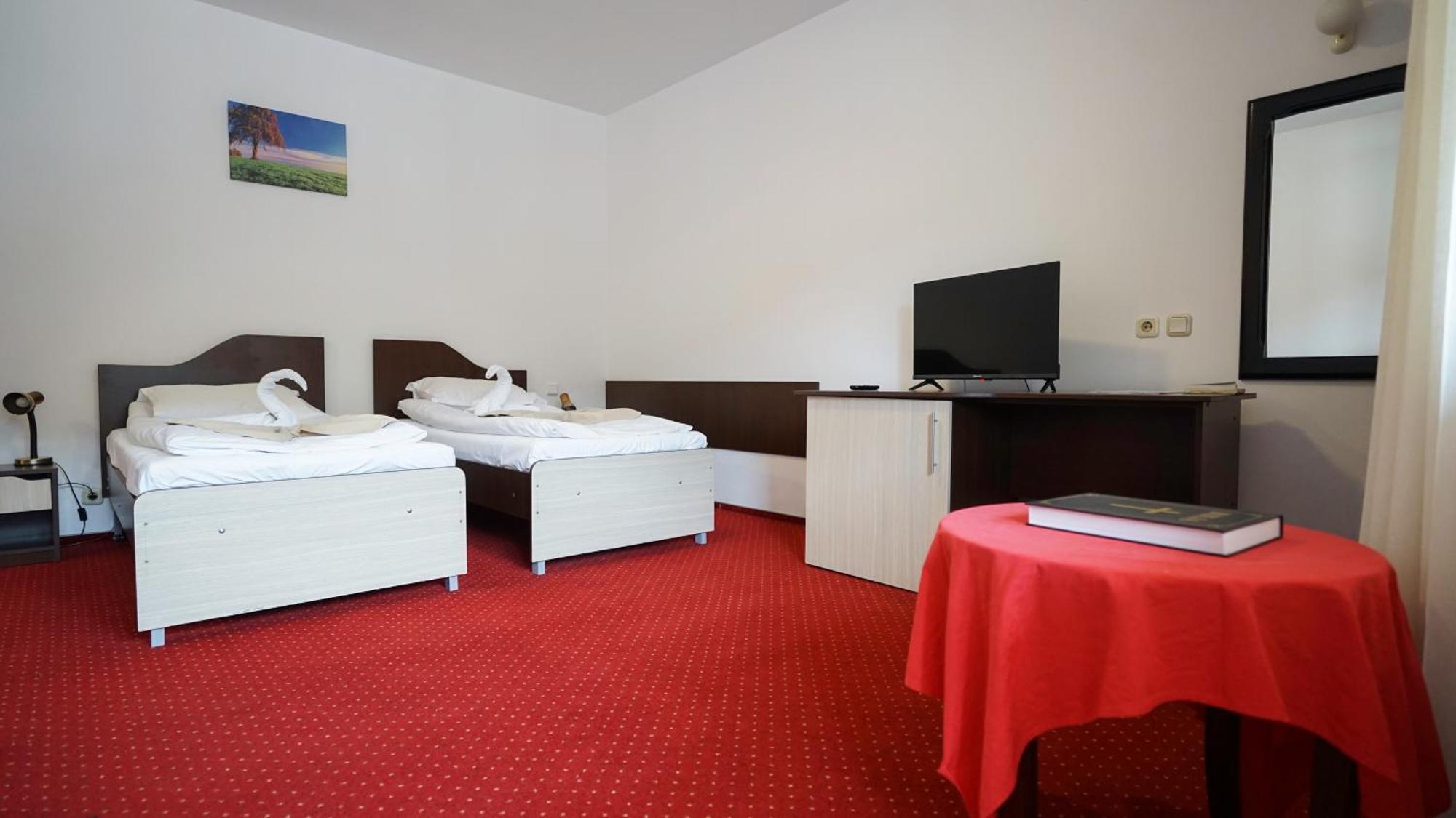 Hotel Vila Trandafirul Si Liliacul Caciulata Zewnętrze zdjęcie
