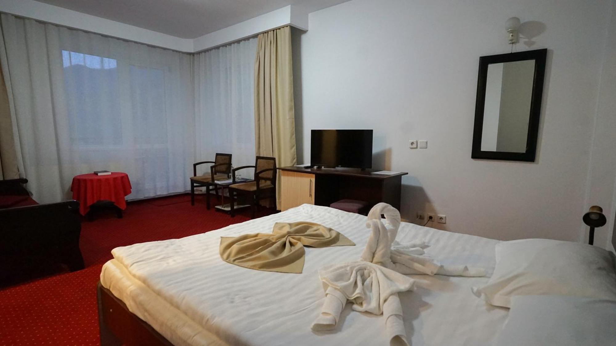 Hotel Vila Trandafirul Si Liliacul Caciulata Zewnętrze zdjęcie