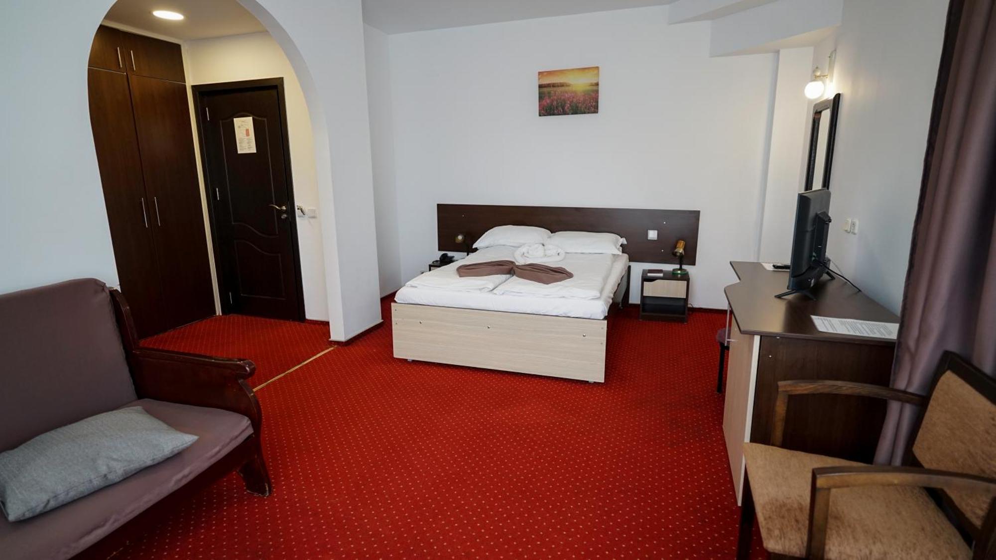 Hotel Vila Trandafirul Si Liliacul Caciulata Zewnętrze zdjęcie