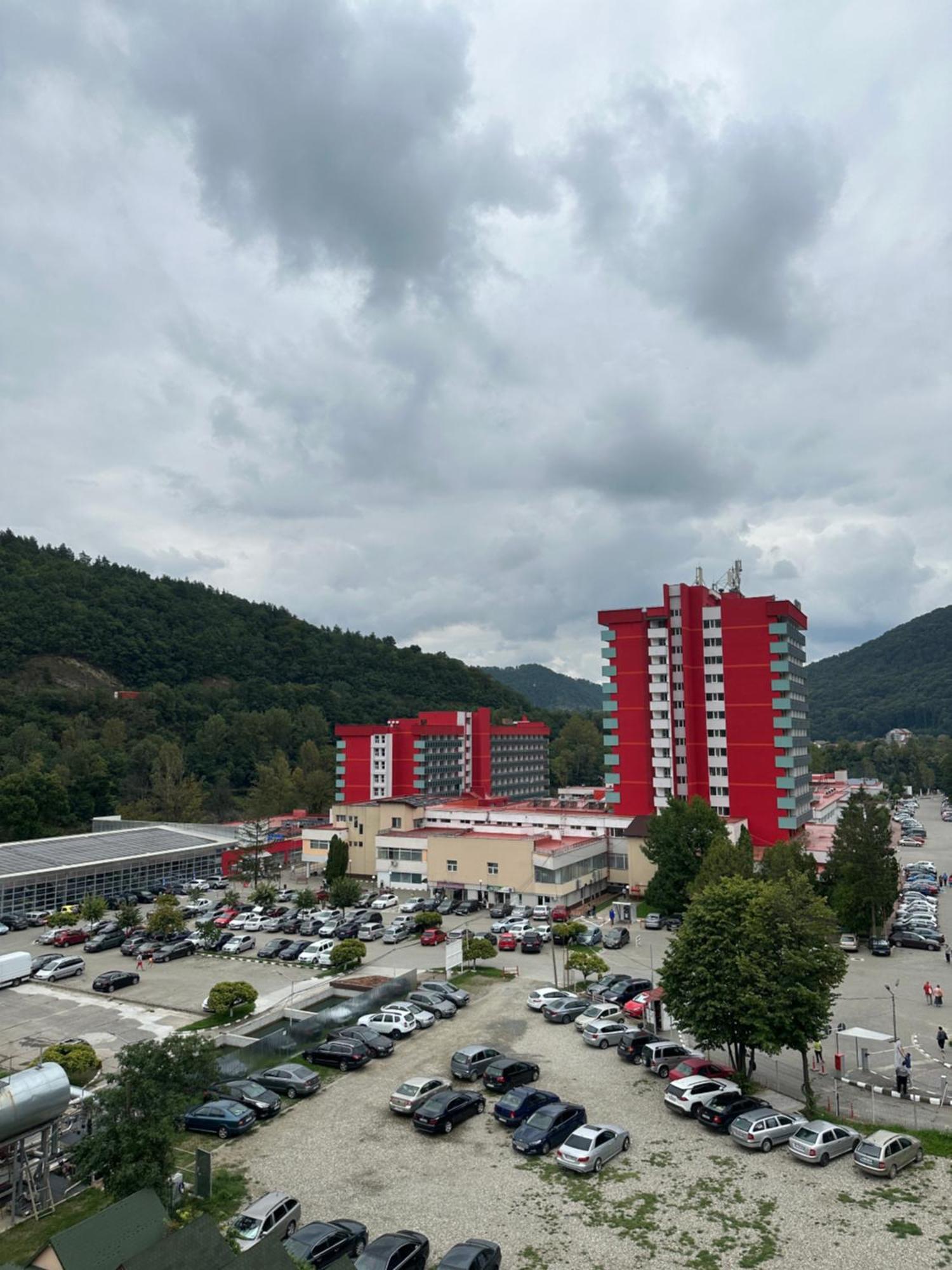 Hotel Vila Trandafirul Si Liliacul Caciulata Zewnętrze zdjęcie