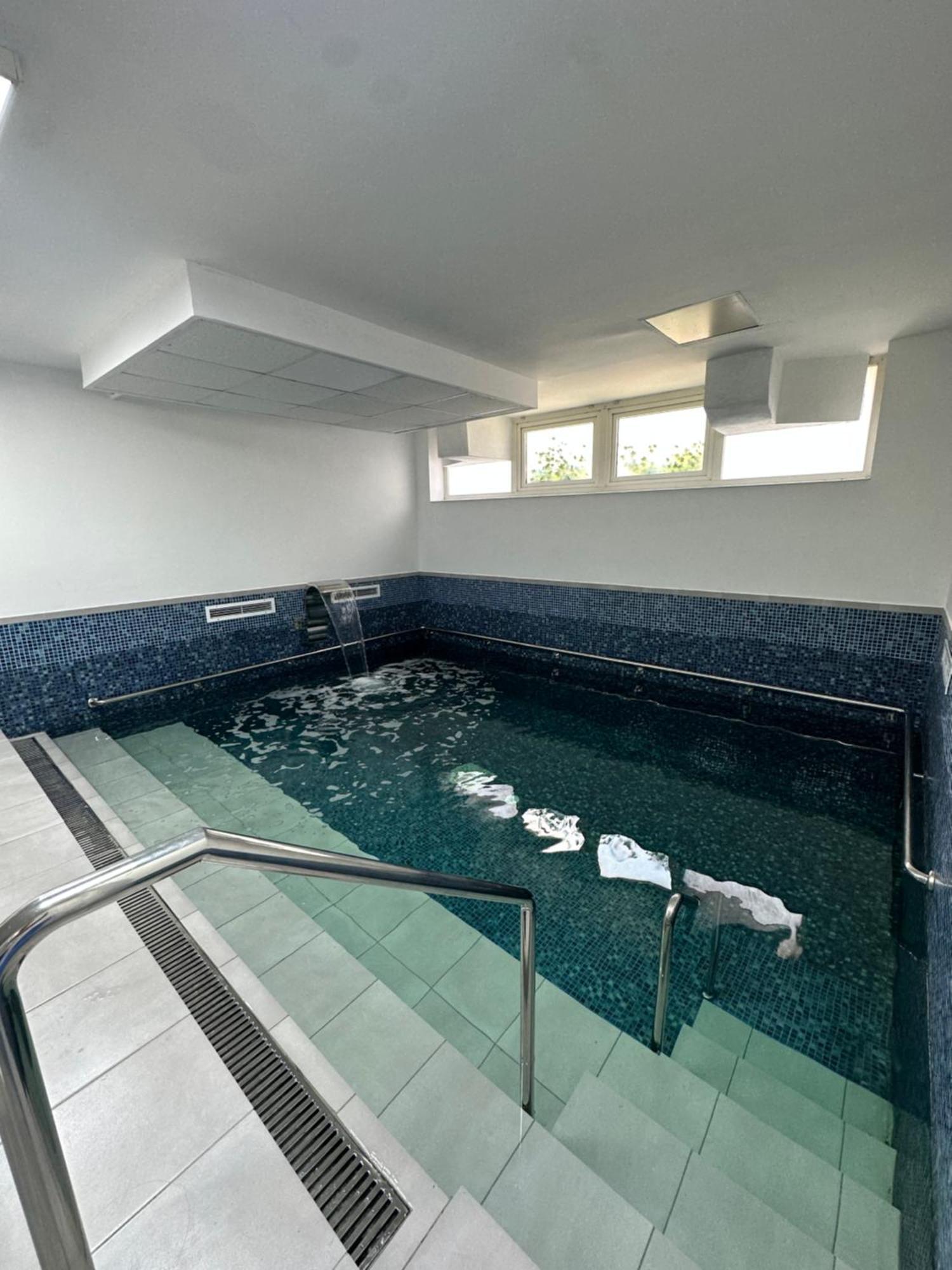 Hotel Vila Trandafirul Si Liliacul Caciulata Zewnętrze zdjęcie