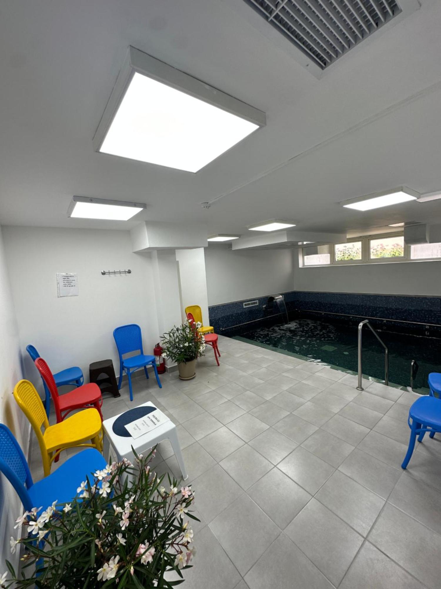 Hotel Vila Trandafirul Si Liliacul Caciulata Zewnętrze zdjęcie